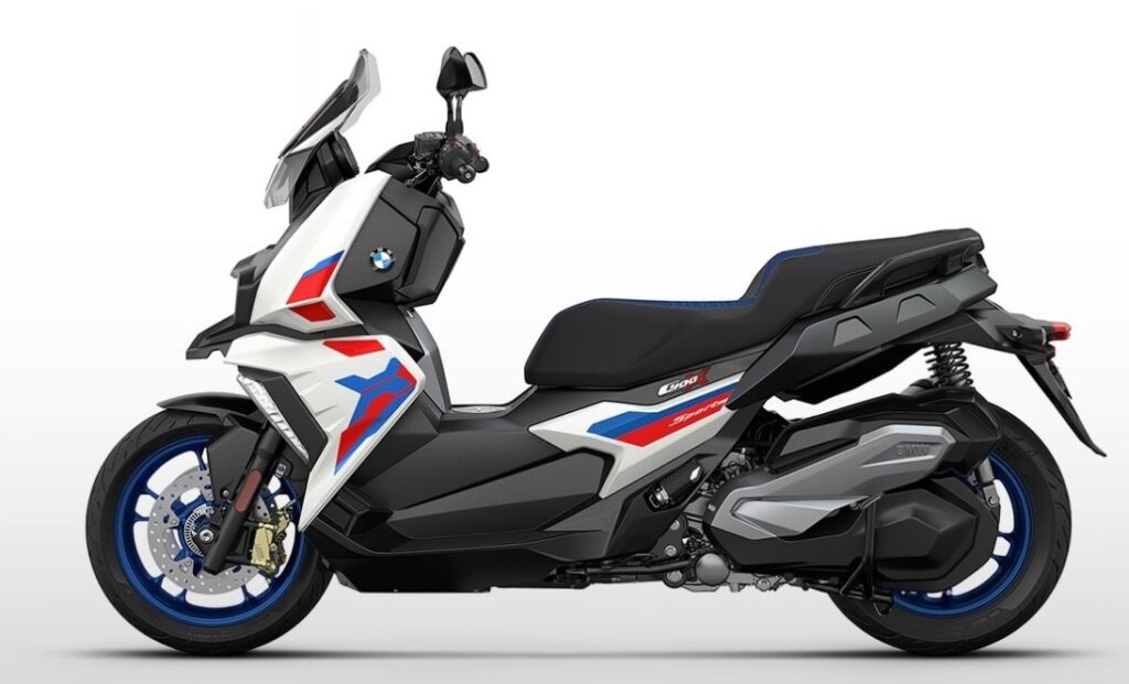 【2023年版】新車で買える400ccスクーターを一斉比較【全4モデル】
