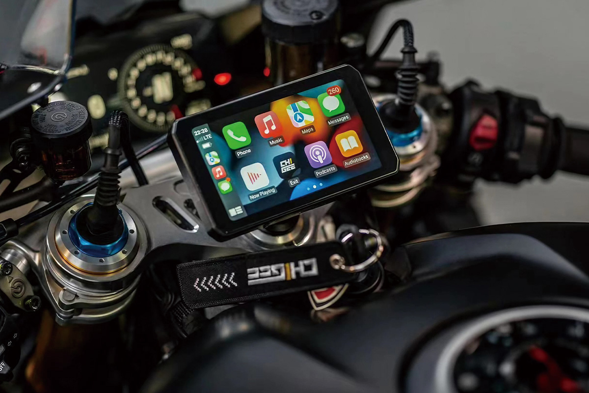 Apple CarPlayやAndroid Autoにも対応！バイク専用スマートライドモニター「AIO-5 Lite」が9月より予約販売開始！