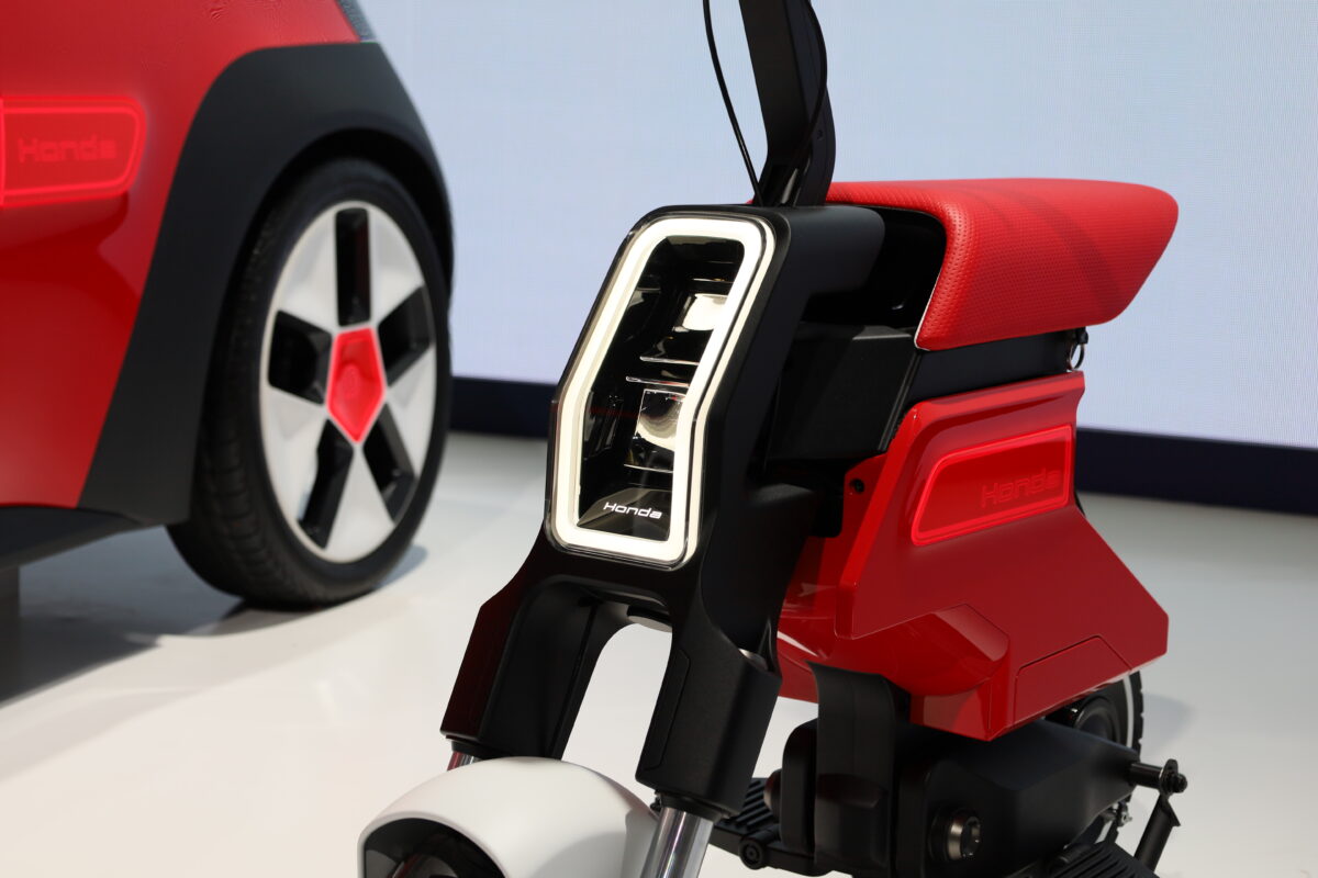 世界初公開のEVスクーターや大注目の「Motocompact」など未来に期待が膨らむ出展内容！Japan Mobility Show 2023【ホンダ】