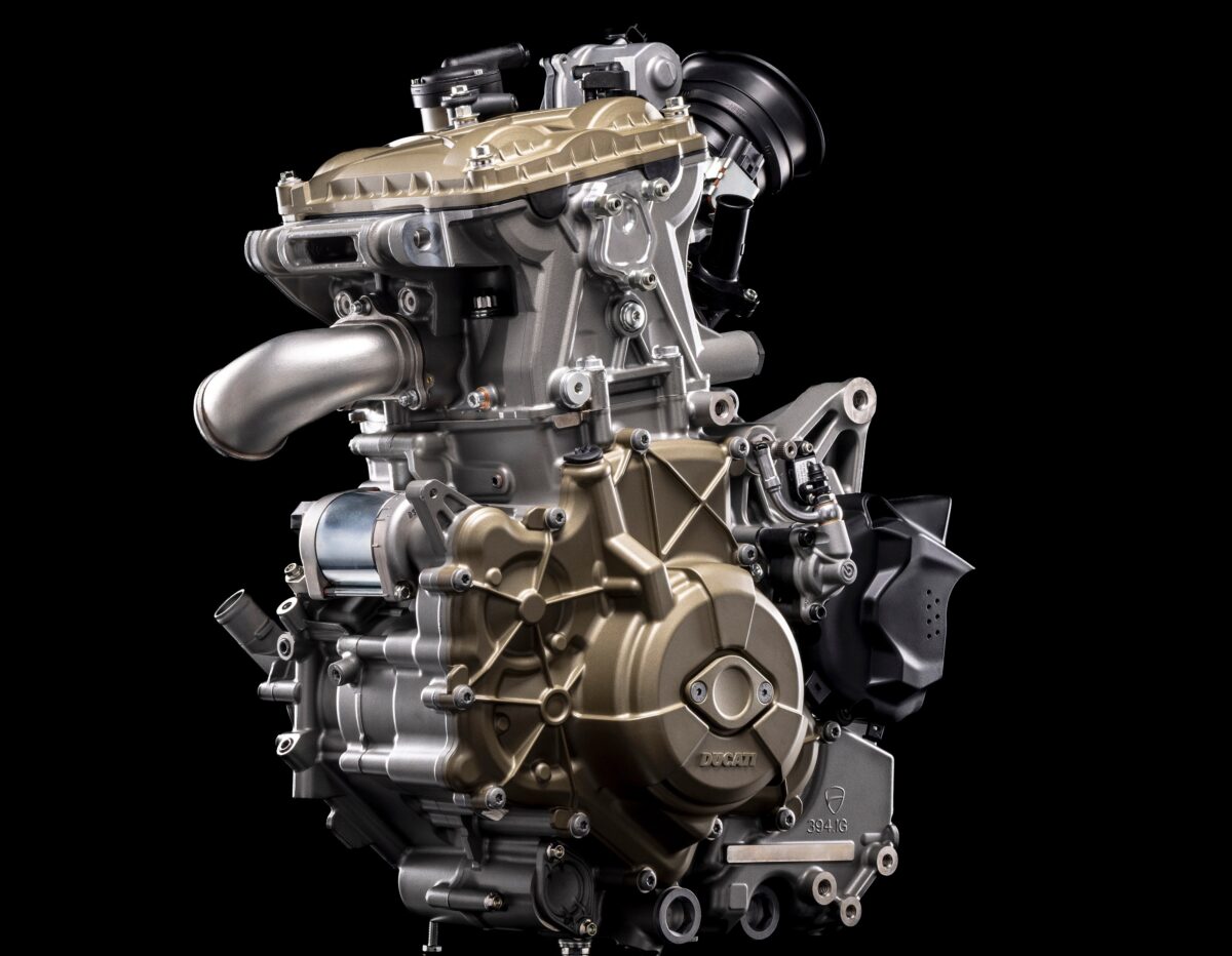 パニガーレ1299を超える最強単気筒エンジン「スーパークアドロ モト」を搭載したドゥカティ「ハイパーモタード698モノ」が誕生！