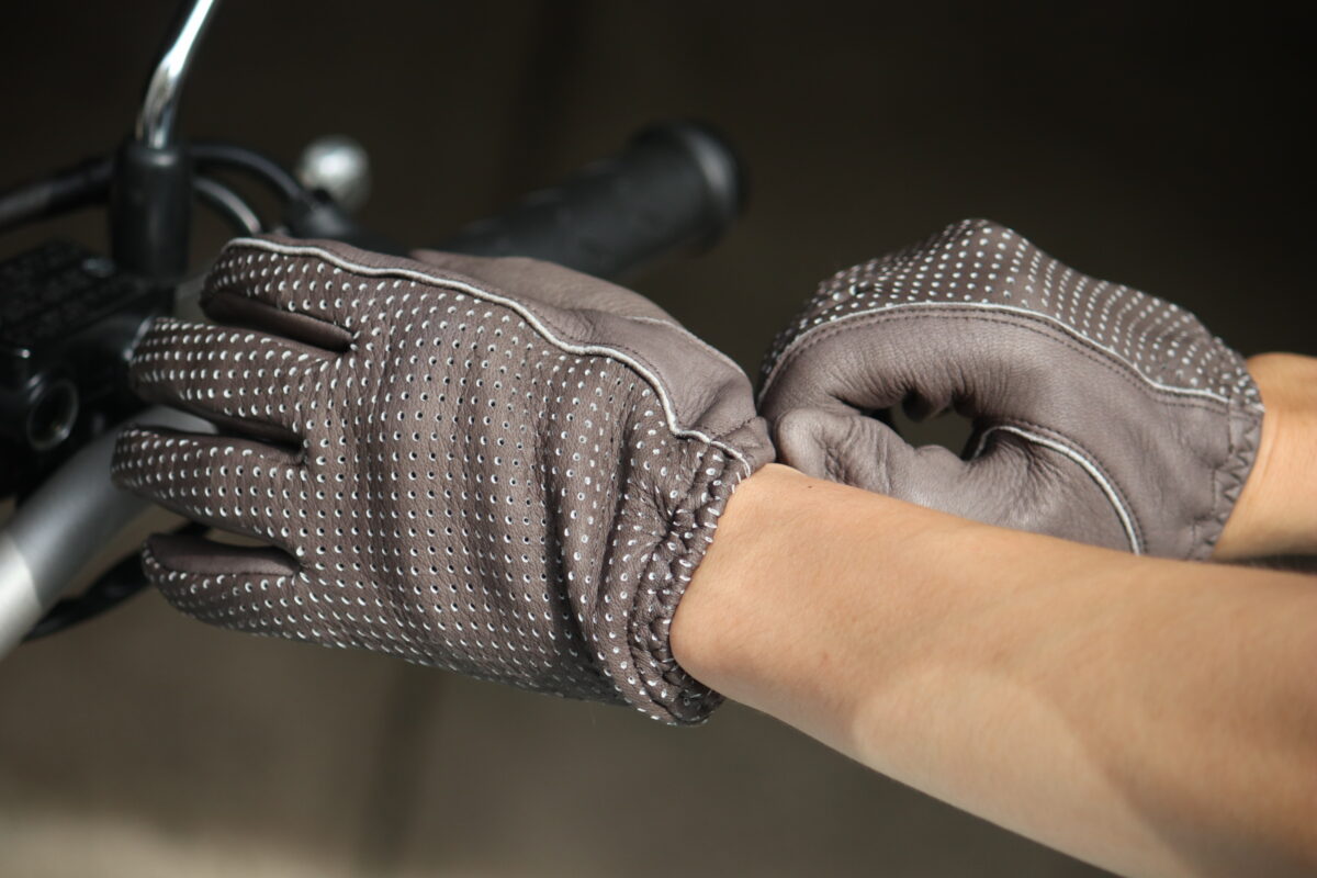 クラシックバイクとの相性バツグンのLAMP GLOVES パンチンググローブ