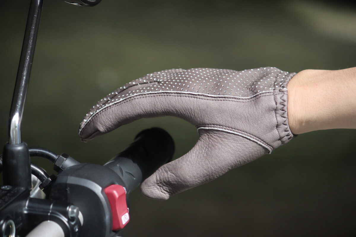 クラシックバイクとの相性バツグンのLAMP GLOVES パンチンググローブ