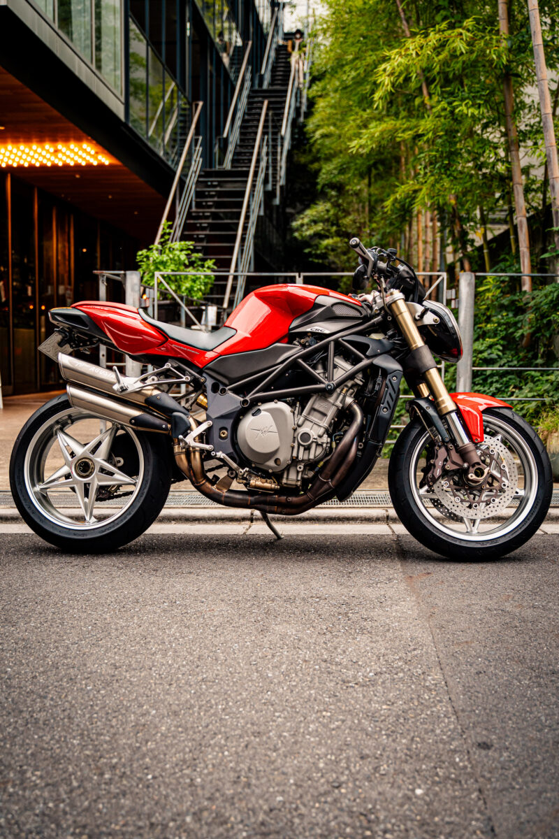 日本とイタリアを繋ぐフォトグラファーの1台。MV AGUSTA BRUTALE 750S