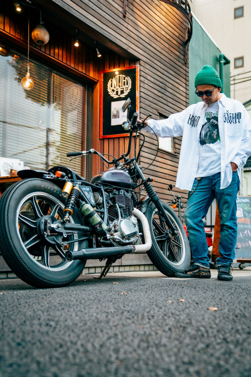 タンクはシルクスクリーンでDIY。洋服もバイクも自分なりに愉しむリターンライダー