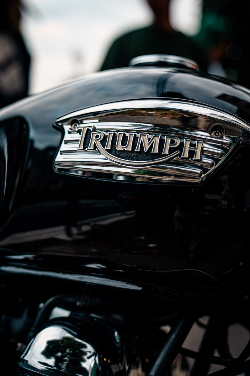 バンドマンの1台。TRIUMPH THRUXTON 900