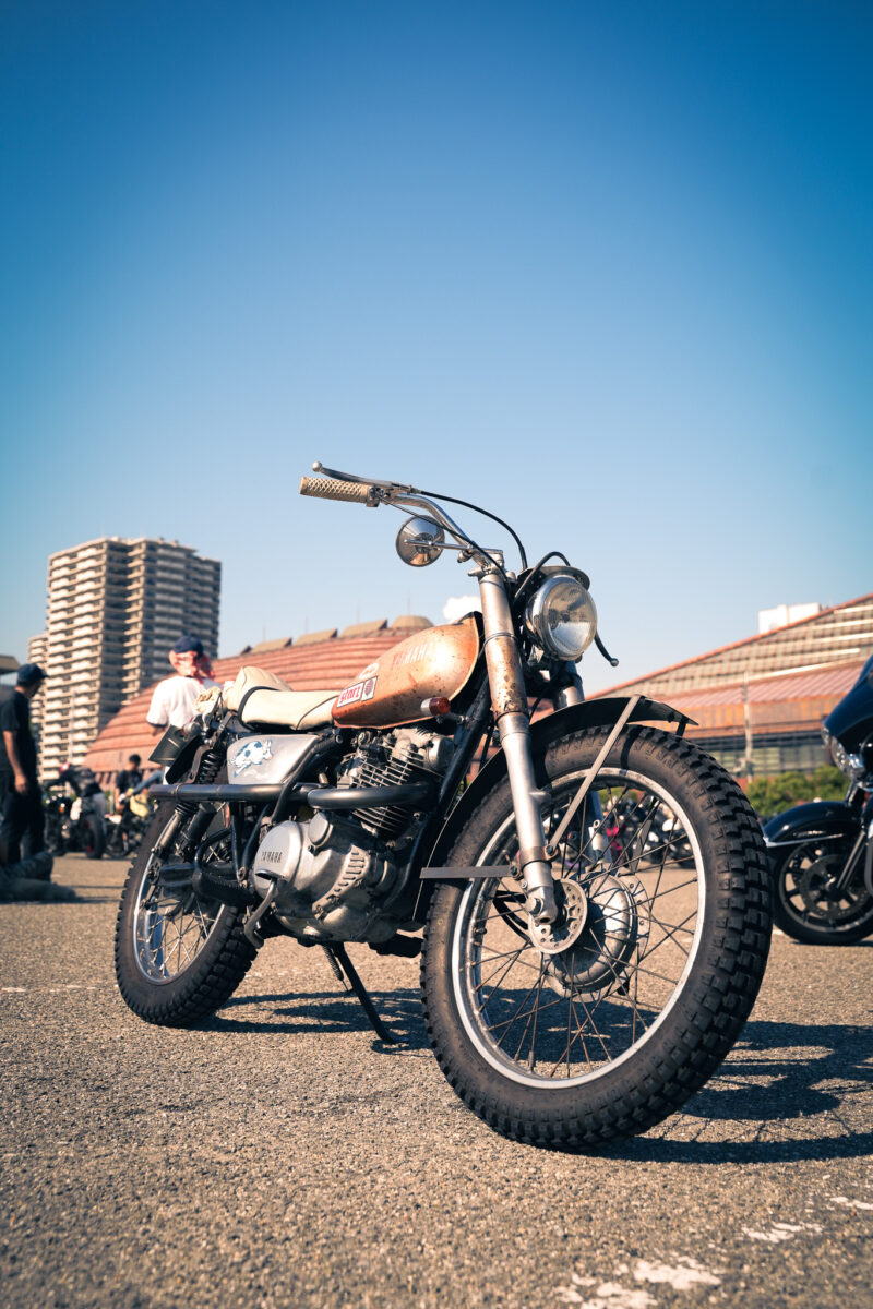 小さくて少し古いヤマハ