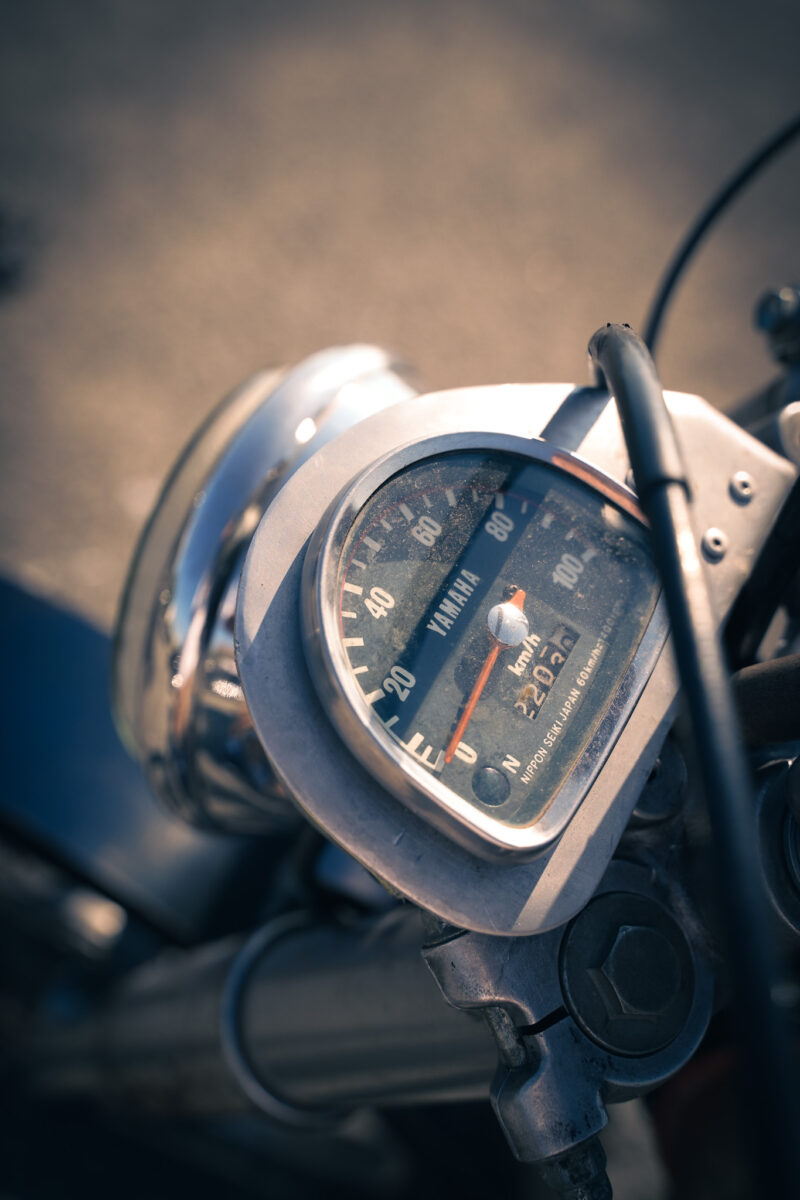 小さくて少し古いヤマハ