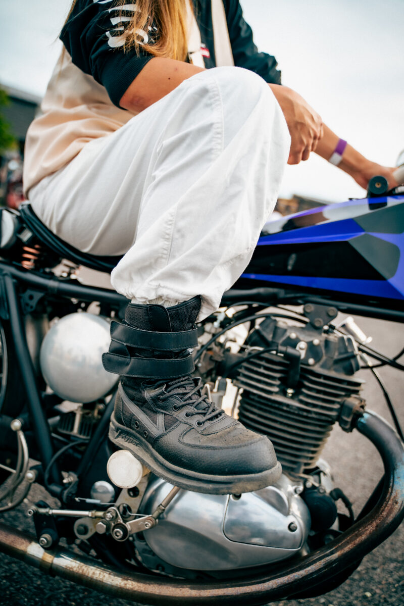 ロー&ロングスタイルが引き立つ250TR