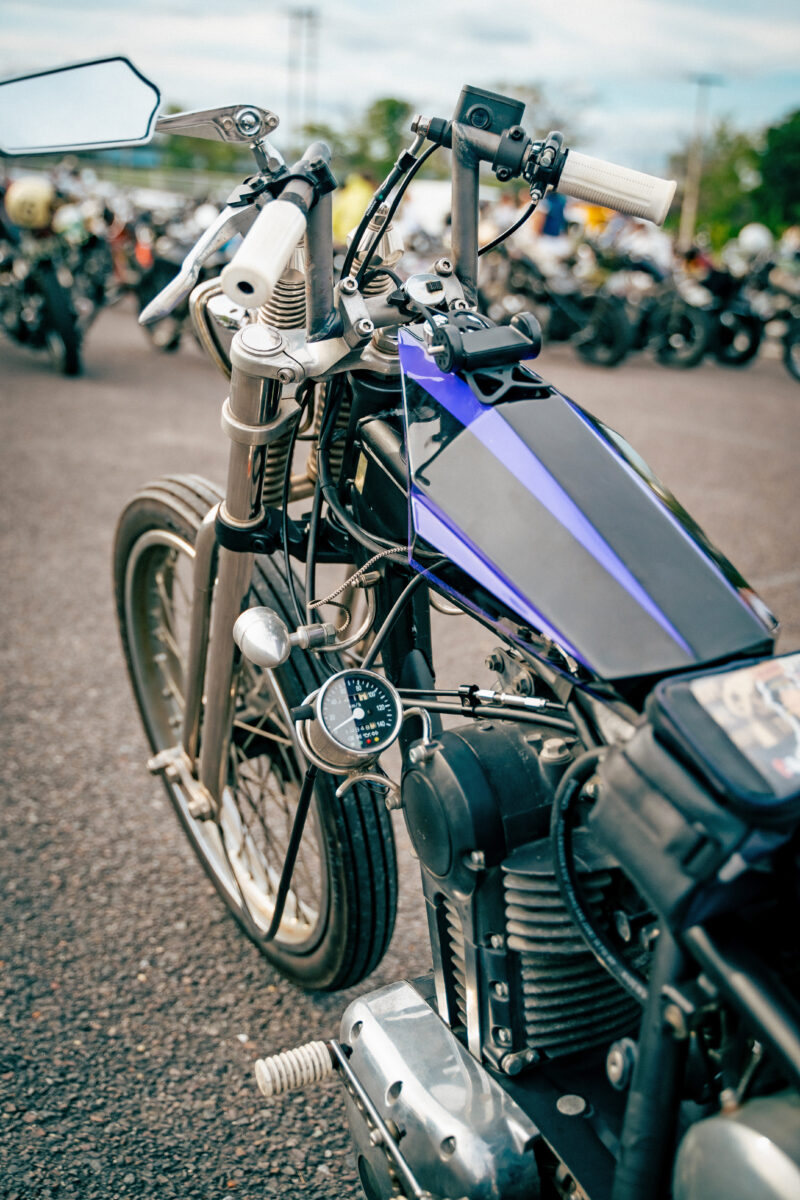 ロー&ロングスタイルが引き立つ250TR