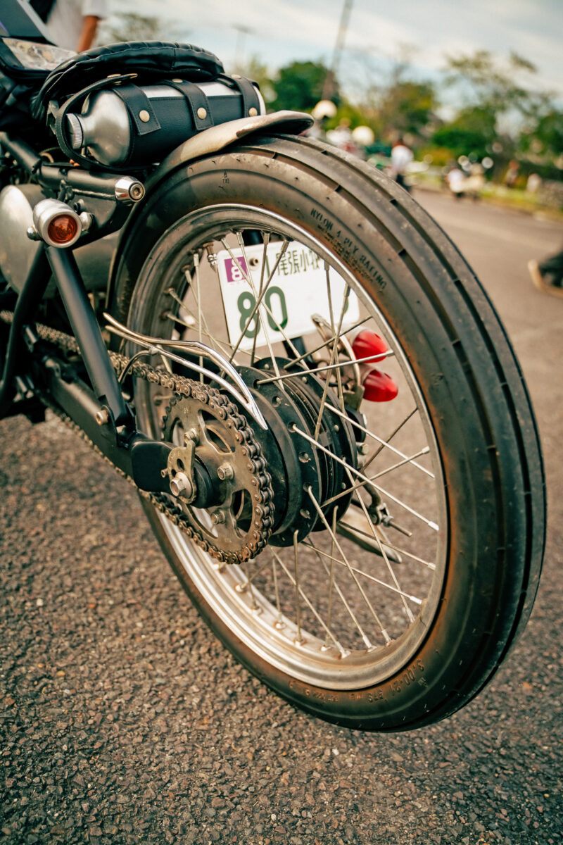 ロー&ロングスタイルが引き立つ250TR