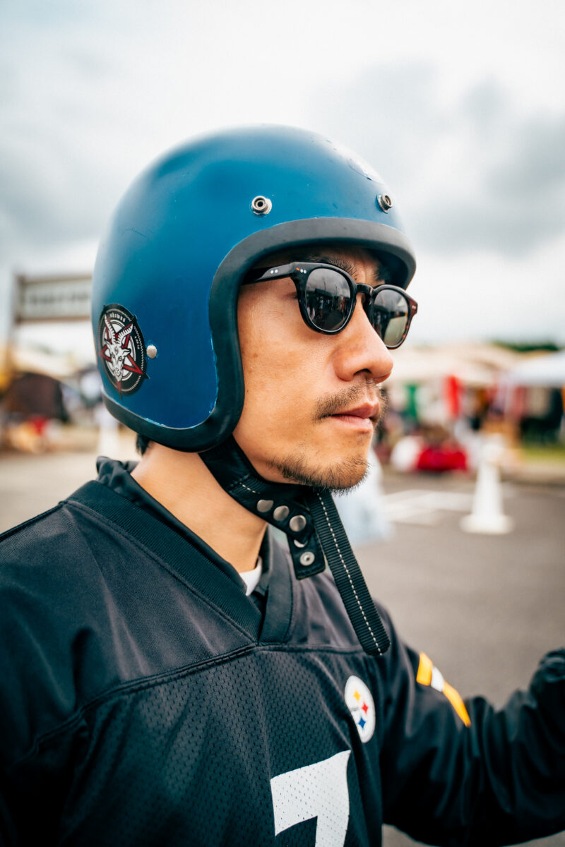 ストリートスタイルでチョッパーを駆る