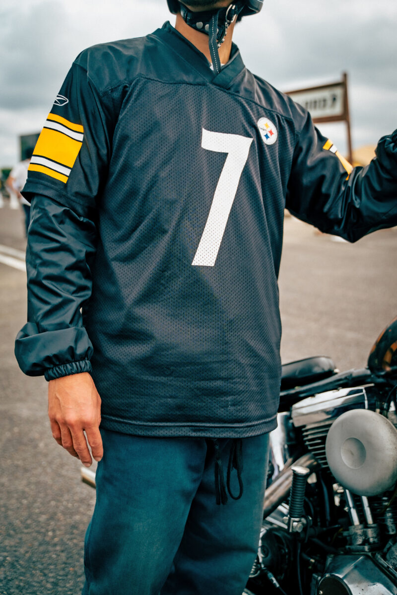 ストリートスタイルでチョッパーを駆る