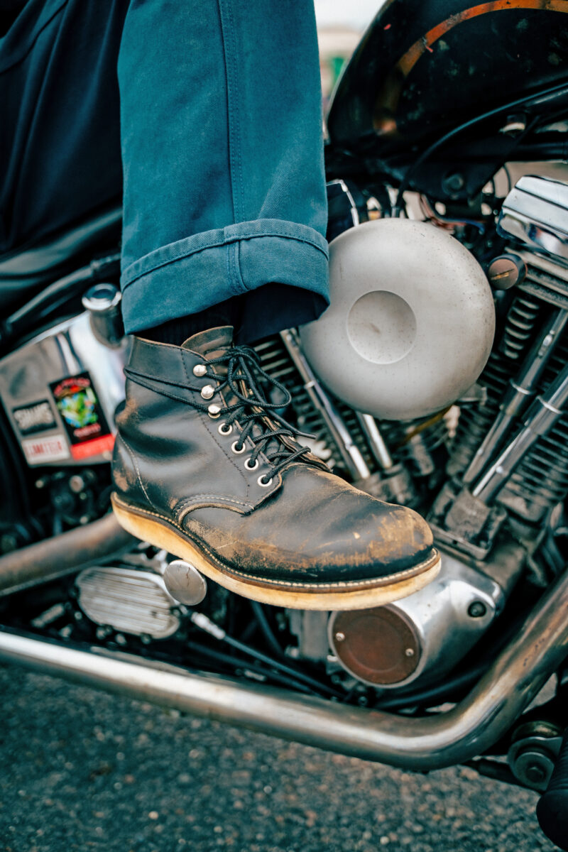 ストリートスタイルでチョッパーを駆る